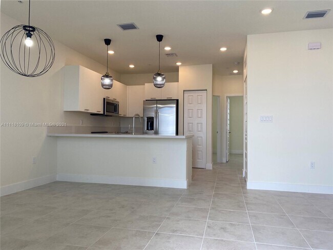 Building Photo - 6455 NW 103rd Plz