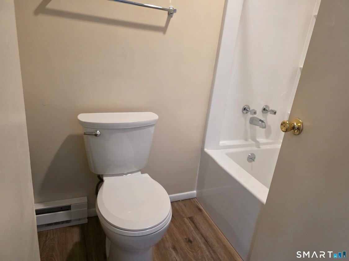 Building Photo - 100 Hickory St