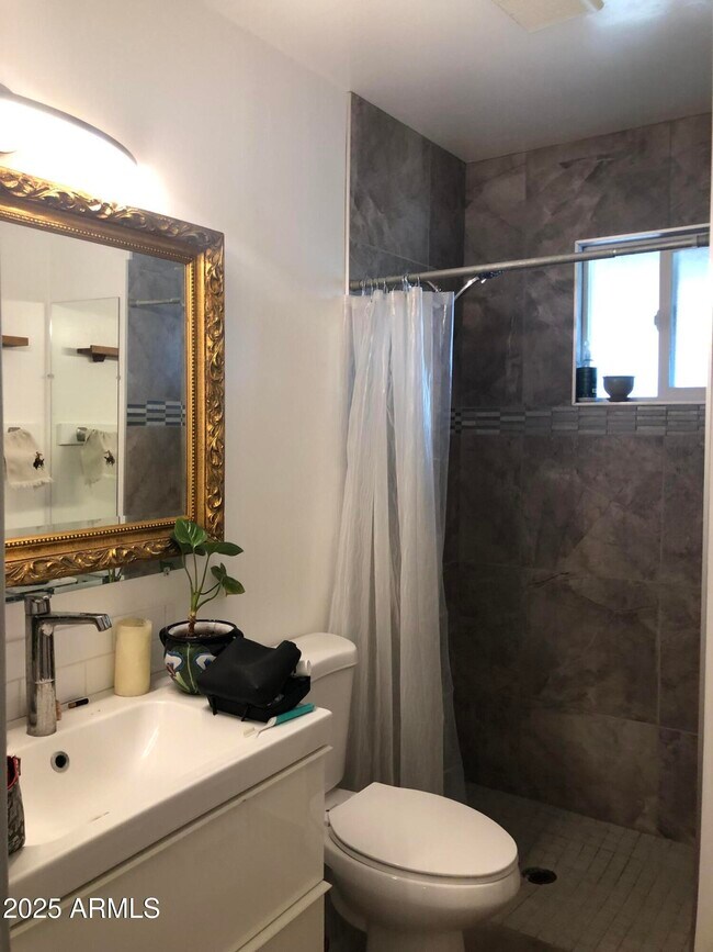 Foto del edificio - 2020 S Granada Dr