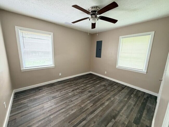 Foto del edificio - 1600 Holbrook Ave