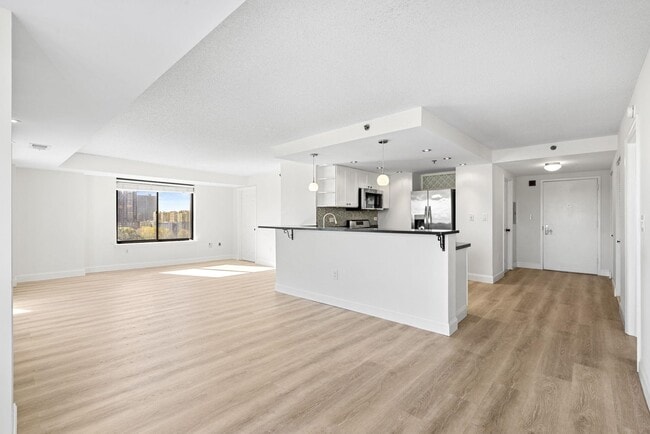 Building Photo - 700 1st St