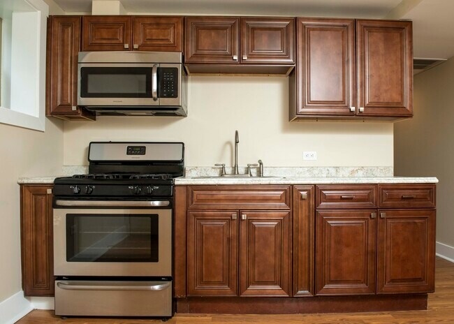 Foto del edificio - 4317 South Prairie Avenue, Unit Garden Apa...