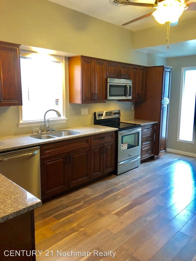Building Photo - 2 br, 1 bath House - 1823 Bellevue Ave