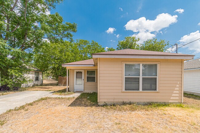 Building Photo - 4835 John Victor Dr