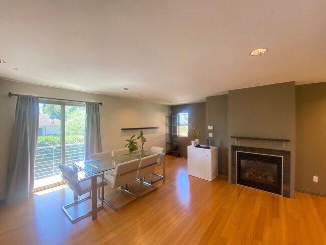 Foto del edificio - Great private townhome for rent