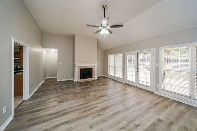 Building Photo - 554 N Sanga Rd