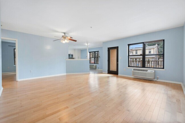 Building Photo - 8915 Bergenwood Ave