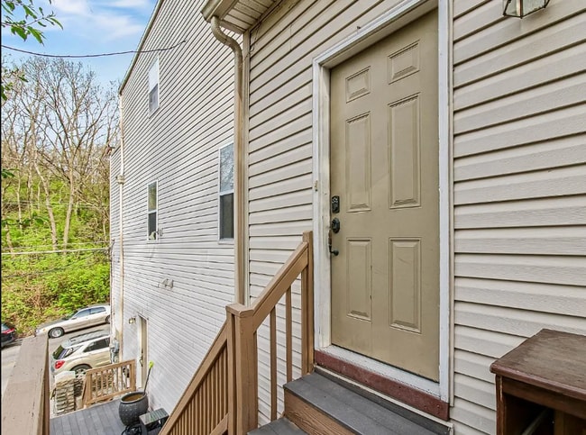 Building Photo - 2226 Ravine St