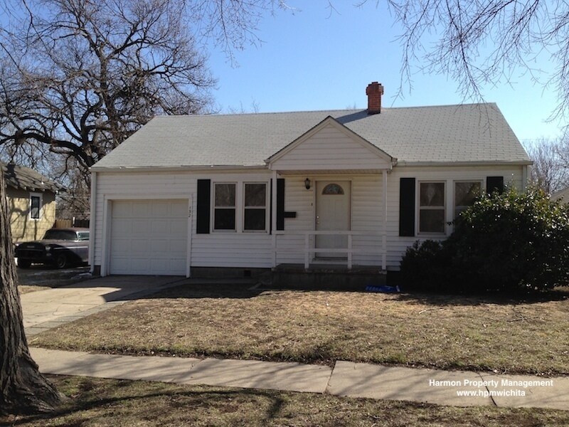 Primary Photo - Large 2 Bed 1 Bath Home Near Meridian & Do...