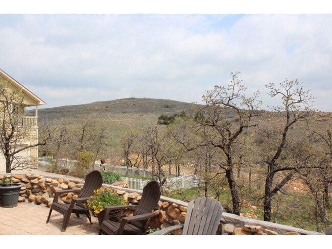 Building Photo - Beautiful home in Medicine Park !!