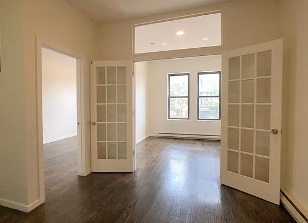 Foto principal - 950 Nostrand Ave