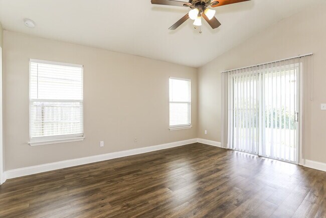 Foto del edificio - 3163 Pine Haven Dr
