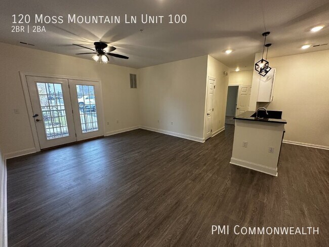 Building Photo - 2 Bed / 2 Bath Apartment (Available 5/10/24)