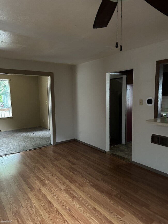 Building Photo - 2 br, 1.5 bath House - 2505 Northeast Monr...