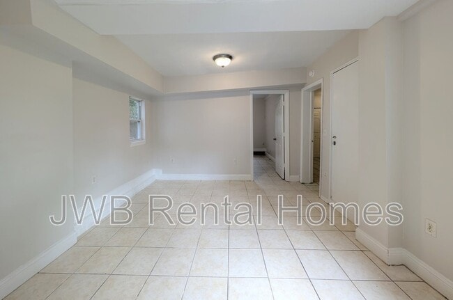 Building Photo - 1379 Ingleside Ave