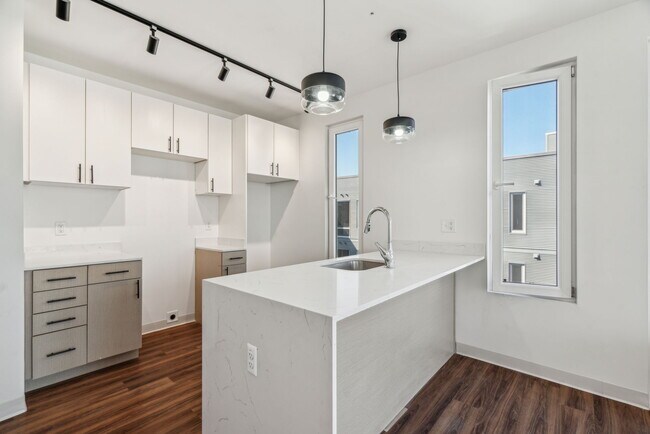 Building Photo - The Felix