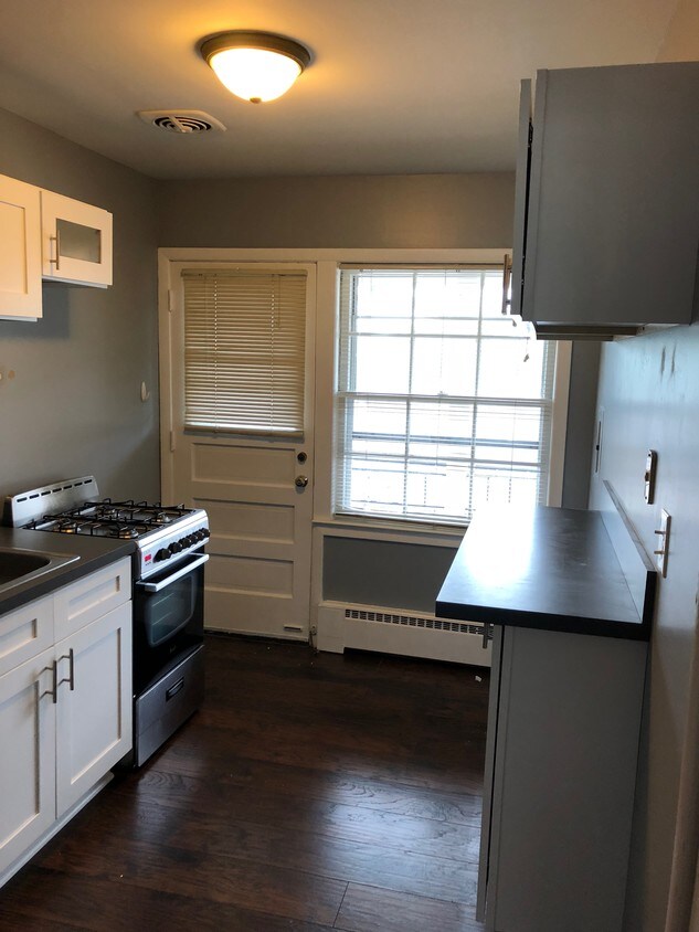 Primary Photo - 1620 Dempster Street