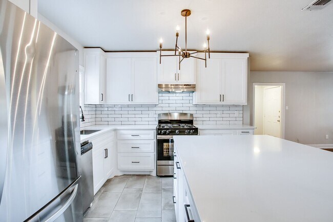 Building Photo - PRE LEASING for Fall 2026! 4 bedrooms 2 bath in Tech Terrace!