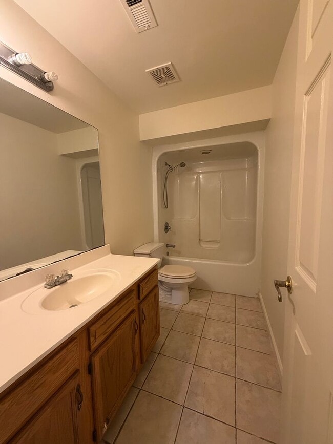 Building Photo - HALF OFF FIRST MONTH - 2 Bedroom in Versailles!