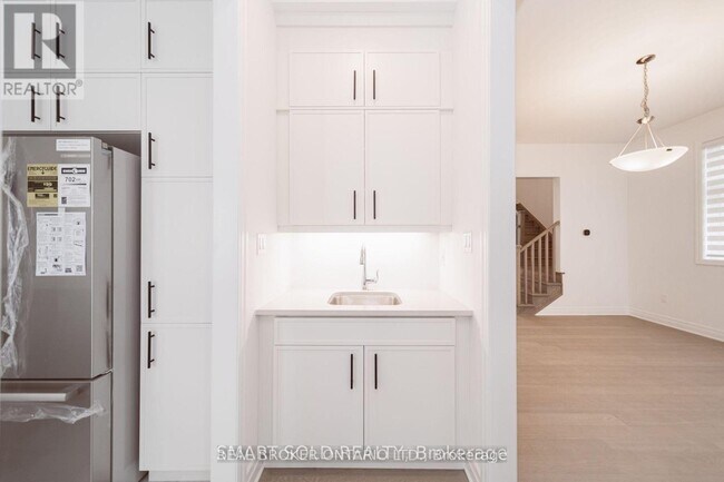 Building Photo - 6 Azure Dr
