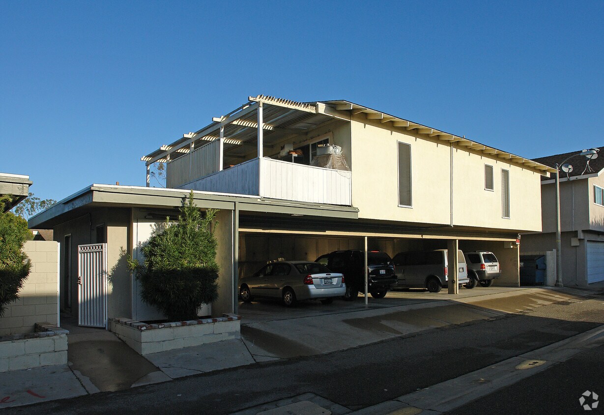 Building Photo - 1068 Rutland Rd