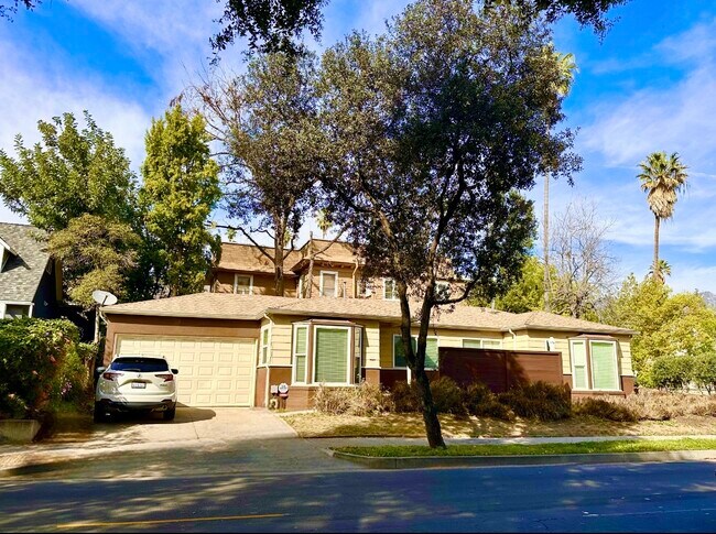 Foto del edificio - 915 N Los Robles Ave