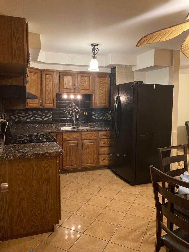 Kitchen - 520 N Wolf Rd