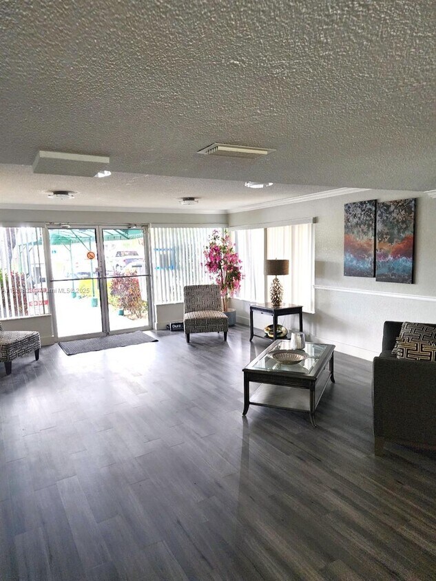 Foto principal - 22615 SW 66th Ave