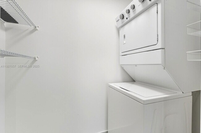 Foto del edificio - 244 Biscayne Blvd