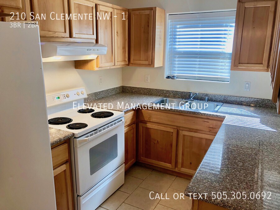 Primary Photo - North Valley Townhome with Granite Counter...