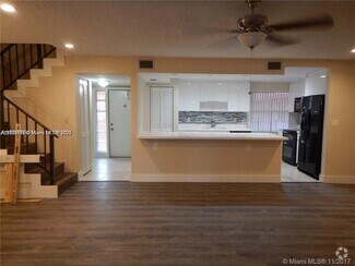 Building Photo - 430 Commodore Dr