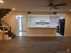 Building Photo - 430 Commodore Dr
