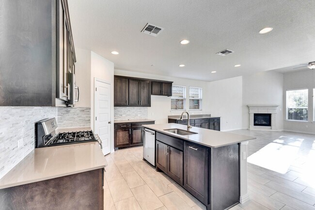Building Photo - 12620 Iron Bridge Dr