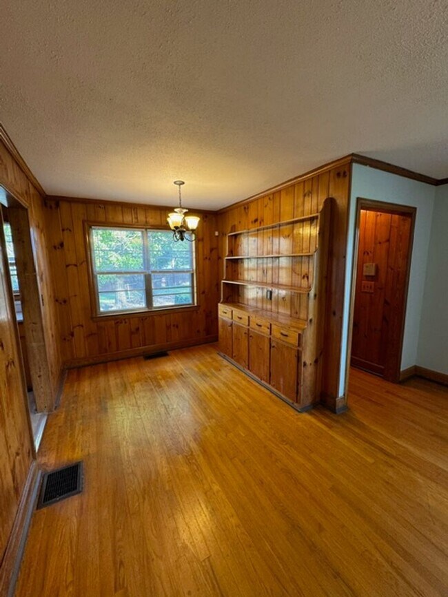 Foto del edificio - City of Maryville! 37804 - 3 bedroom, 1 bath home with many recent updates - Contact Tim Tipton 8...