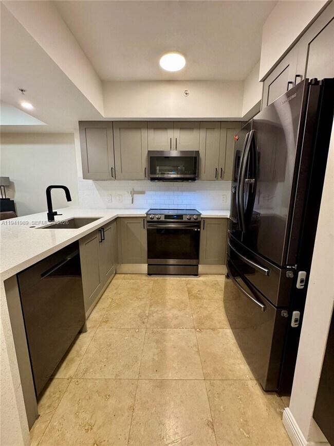 Foto del edificio - 1755 E Hallandale Beach Blvd