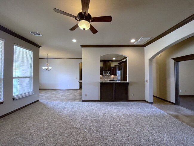 Foto del edificio - Gorgeous Custom Home with 3 Car Garage and...
