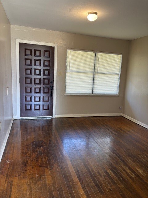 Foto del edificio - 6214 Iron Rock Ave