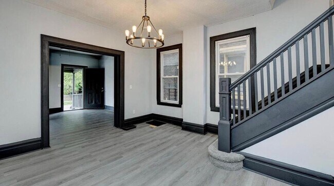 Building Photo - 814-816 S Ohio Avenue