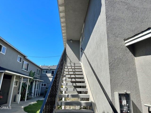 Building Photo - 720 W 5th St