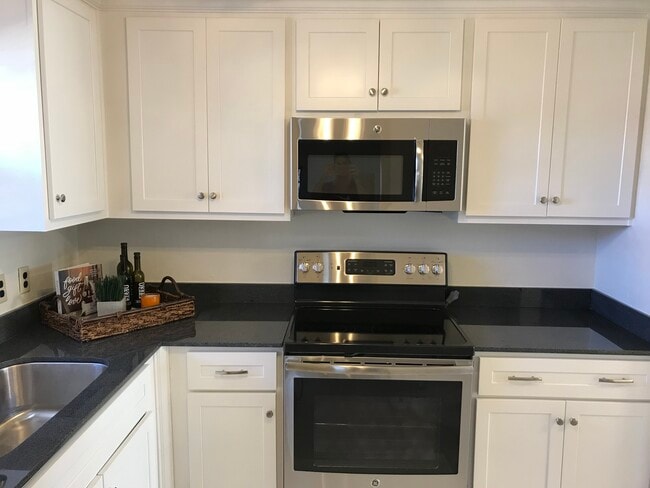 Building Photo - 2229 Churchill Pl