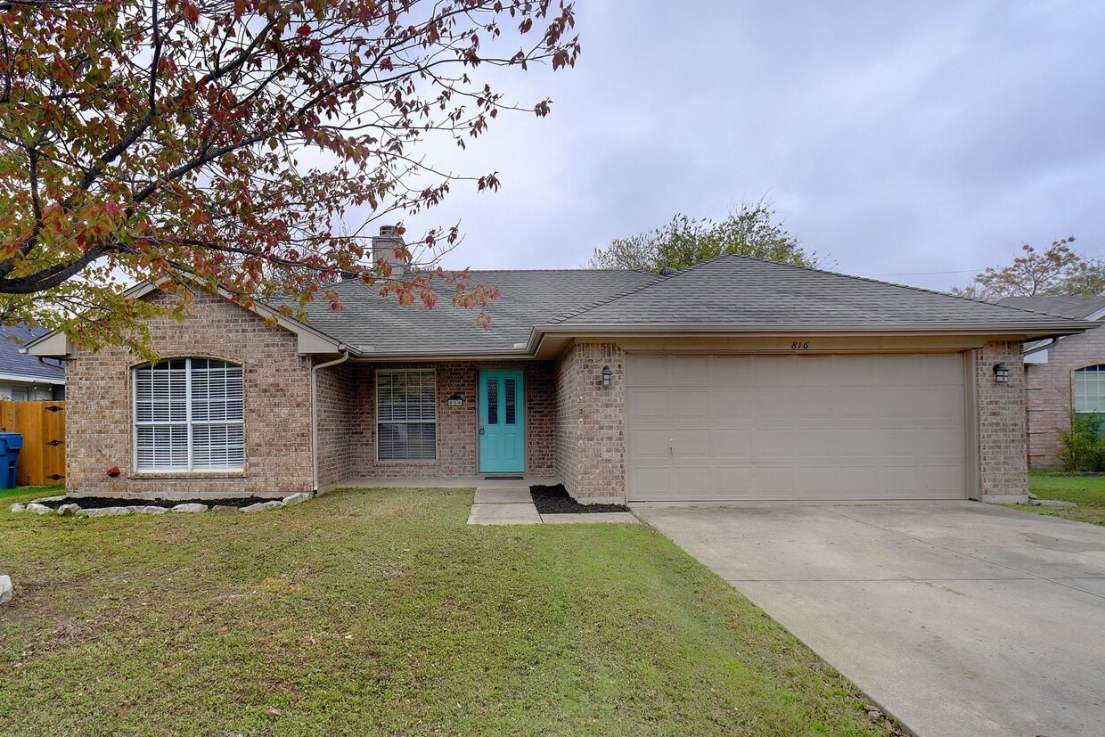 Beautiful, Freshly Updated 3-2-2 - Eagle Mountain ISD - Beautiful, Freshly Updated 3-2-2 - Eagle Mountain ISD