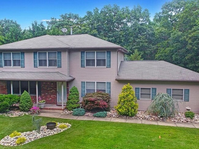 Foto del edificio - 70 Bowman Rd