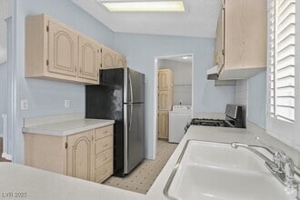 Building Photo - 4325 N Amethyst Ave
