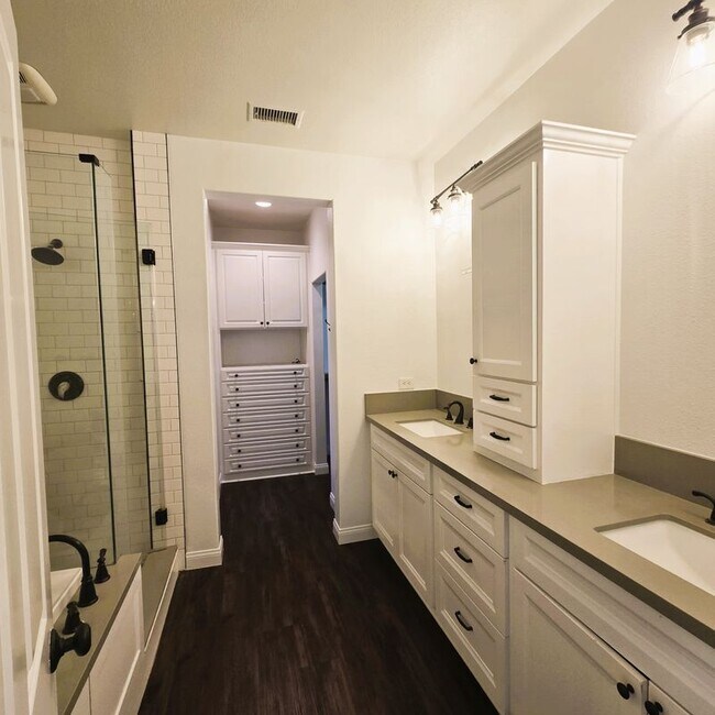 Building Photo - 53 Serenity