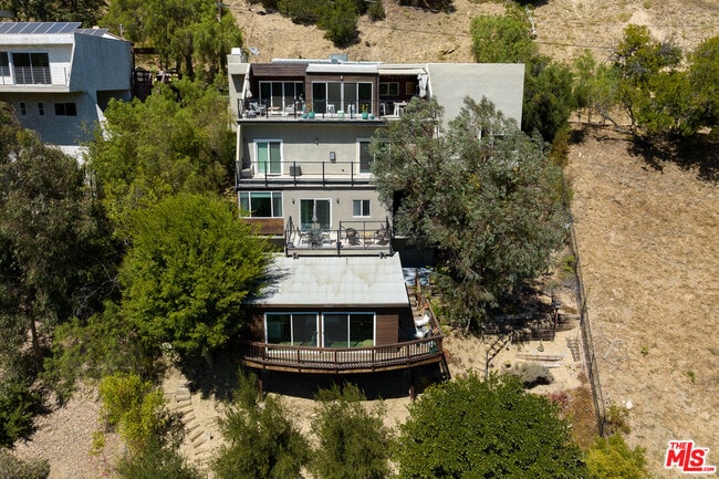 Building Photo - 3866 Alta Mesa Dr
