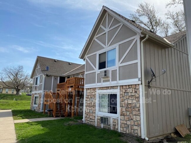 Building Photo - 551 N Somerset Terrace