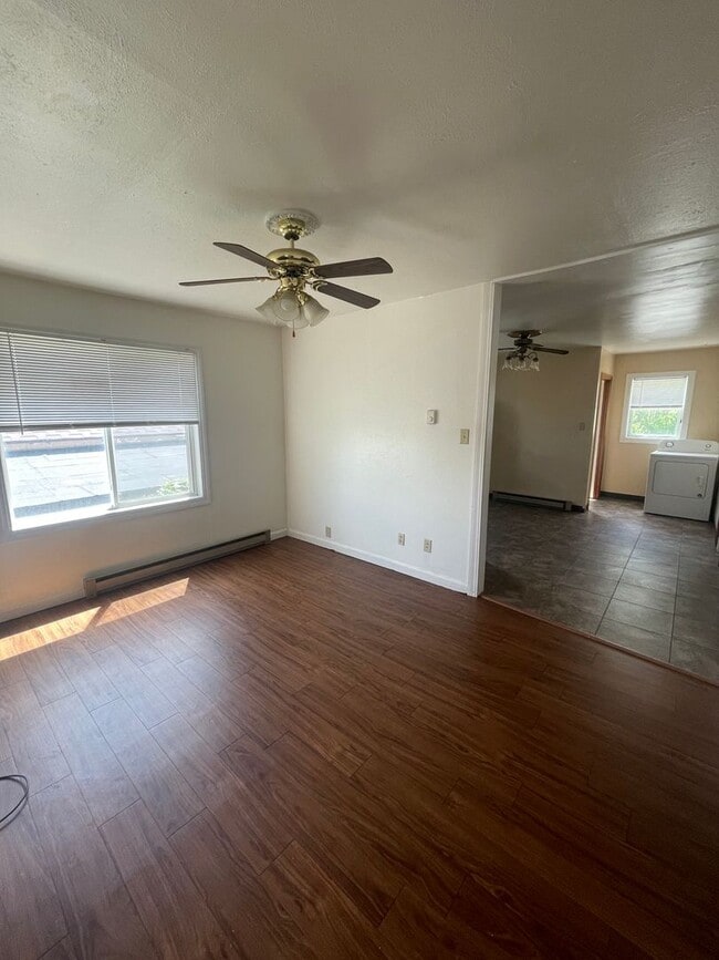 Building Photo - 307 9th Ave NE