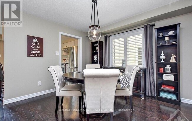 Building Photo - 445 Meadowhawk Crescent