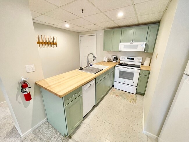 Building Photo - 131 Main St