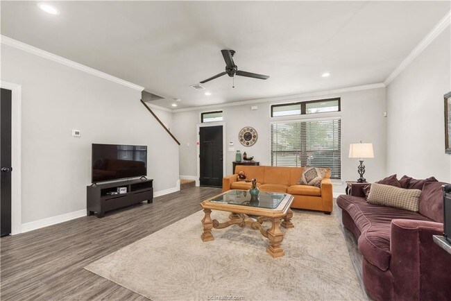 Foto del edificio - 906 Fairview Ave